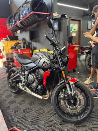 TRIUMPH TRIDENT 660 